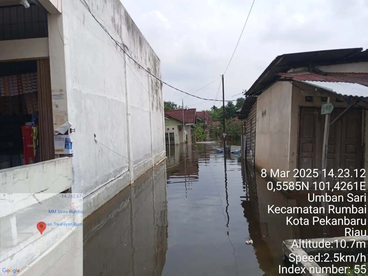 Satu Pekan Berlalu, Banjir Masih Genangi Rumah Warga di Pekanbaru